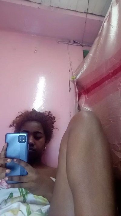 Melanie33 live cam on Cam4