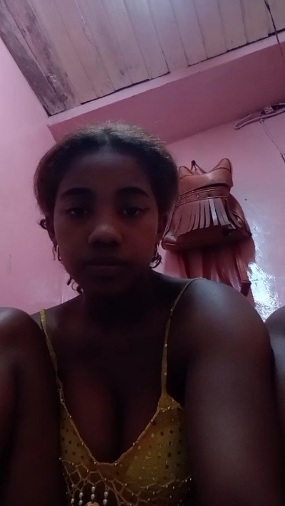 Melanie33 live cam on Cam4