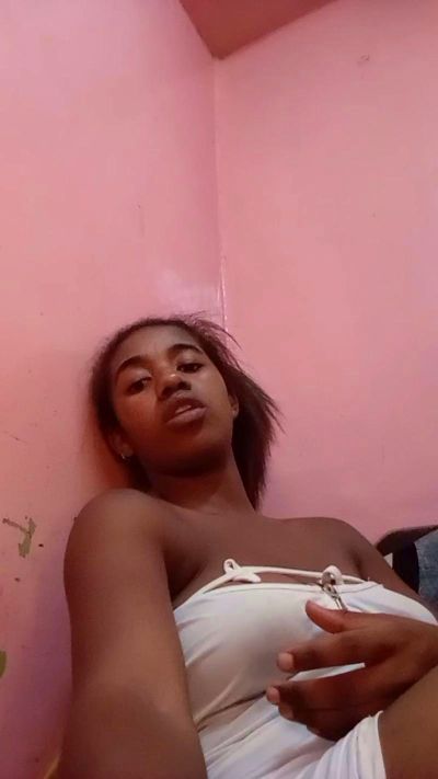 Melanie33 live cam on Cam4