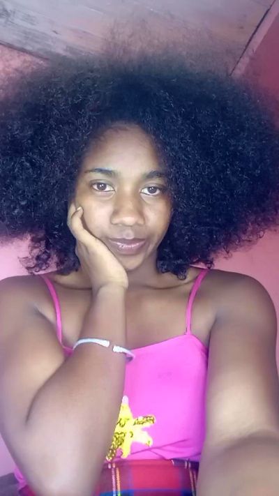 Melanie33 live cam on Cam4