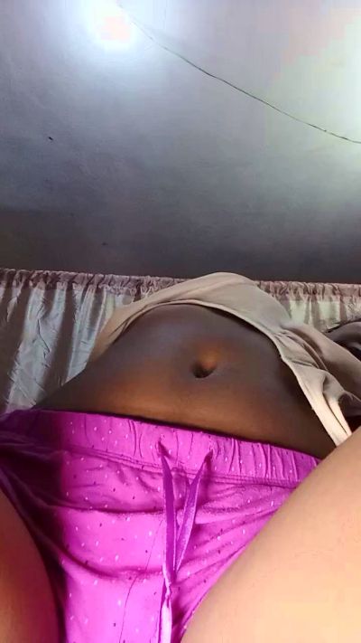 Melanie33 live cam on Cam4