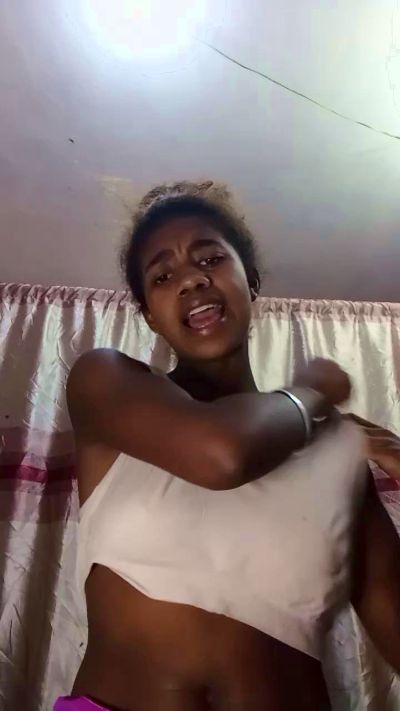 Melanie33 live cam on Cam4