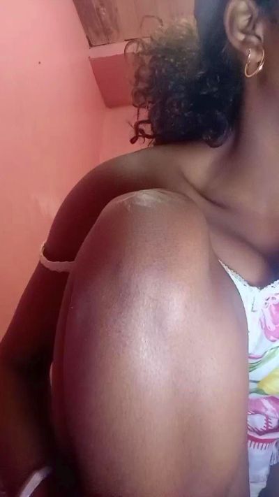 Melanie33 live cam on Cam4