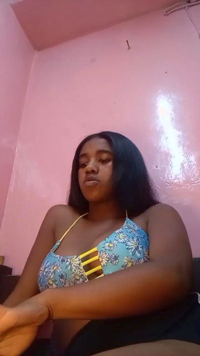 Melanie33 live cam on Cam4