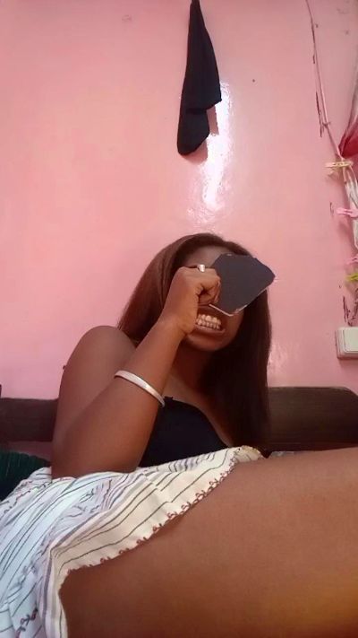 Melanie33 live cam on Cam4