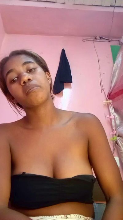 Melanie33 live cam on Cam4