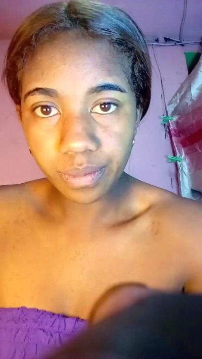 Melanie33 live cam on Cam4