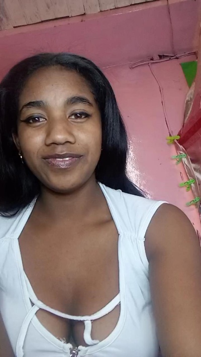 Melanie33 live cam on Cam4