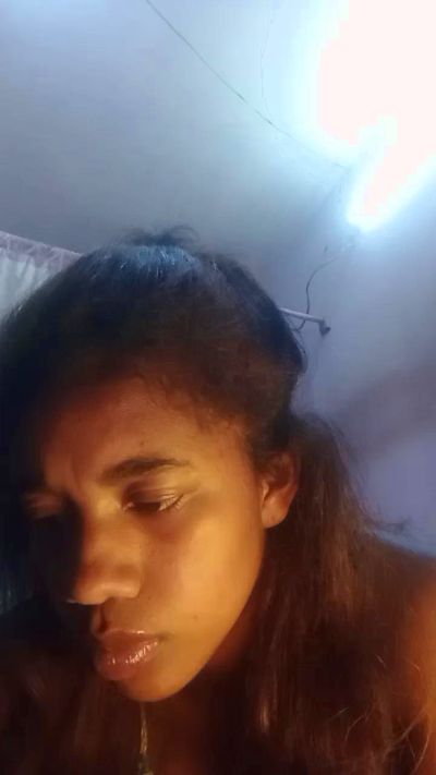 Melanie33 live cam on Cam4