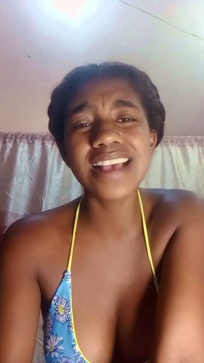 Melanie33 live cam on Cam4