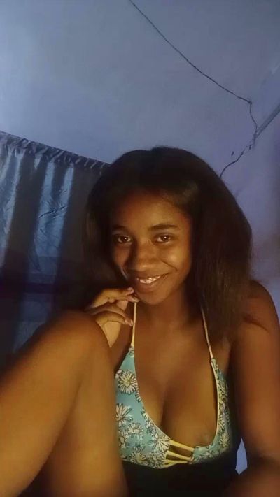 Melanie33 live cam on Cam4