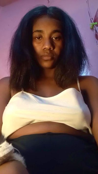 Melanie33 live cam on Cam4
