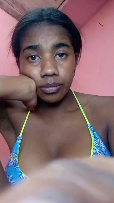 Melanie33 live cam on Cam4