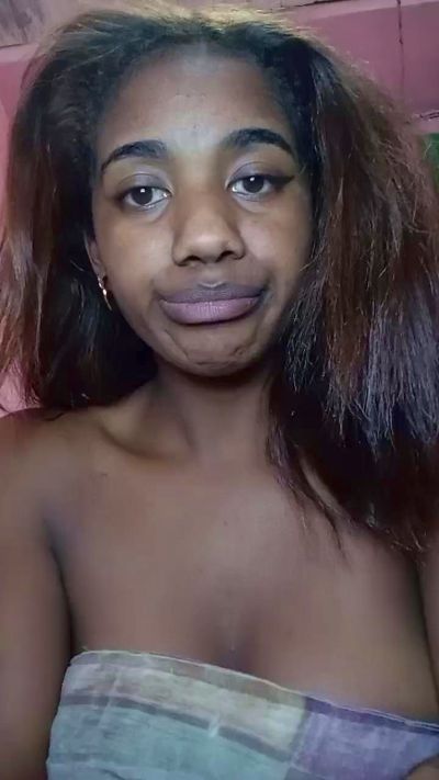 Melanie33 live cam on Cam4