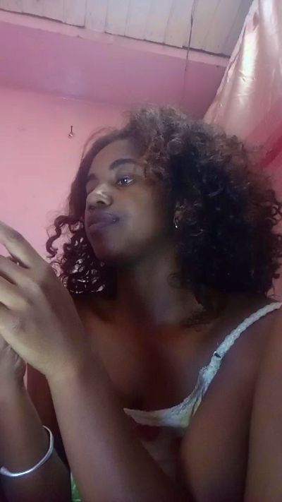 Melanie33 live cam on Cam4