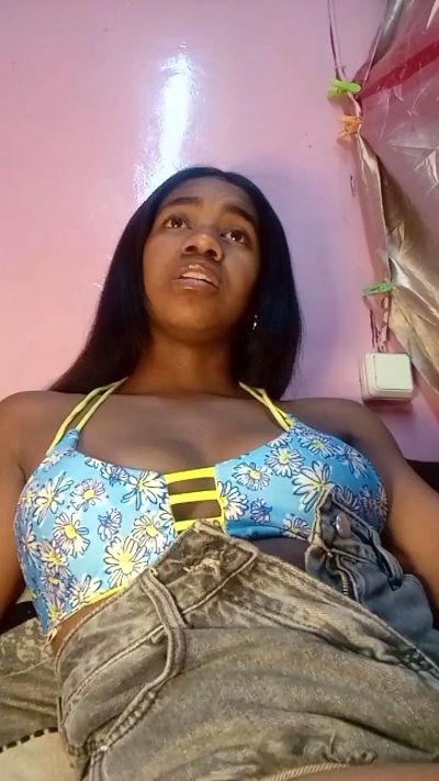 Melanie33 live cam on Cam4