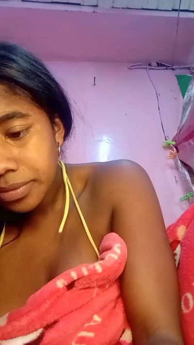 Melanie33 live cam on Cam4