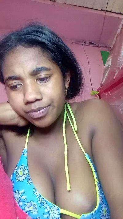 Melanie33 live cam on Cam4