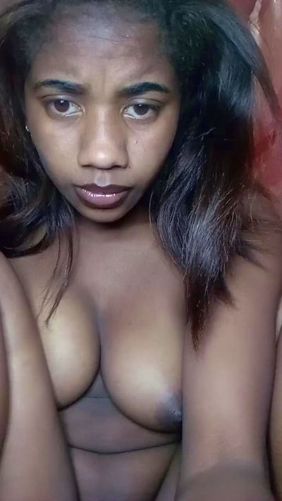 Melanie33 live cam on Cam4