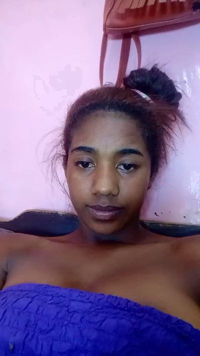 Melanie33 live cam on Cam4