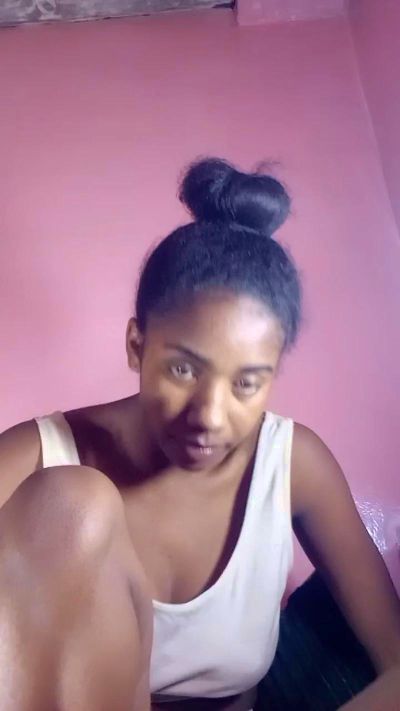 Melanie33 live cam on Cam4