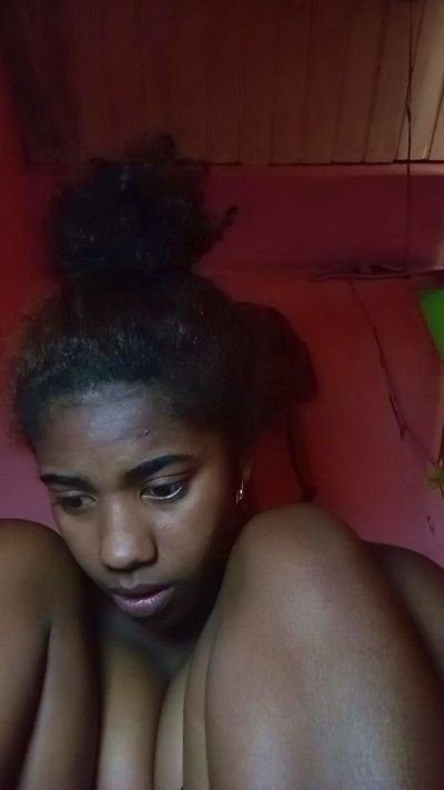 Melanie33 live cam on Cam4