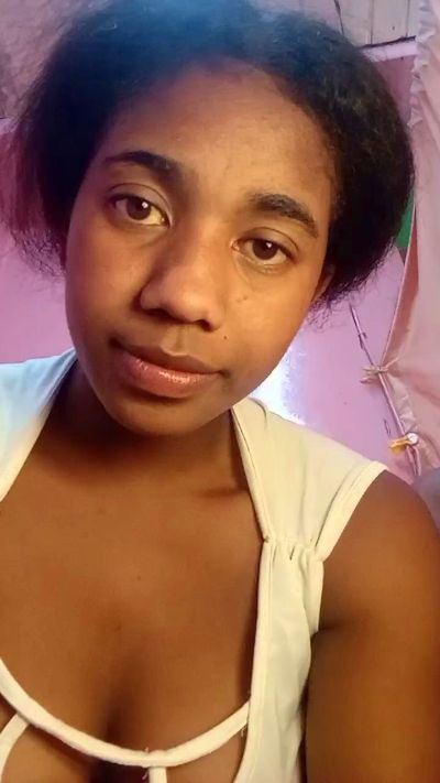 Melanie33 live cam on Cam4