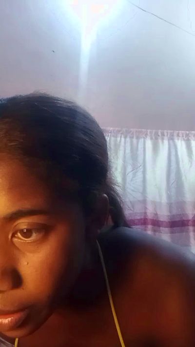 Melanie33 live cam on Cam4