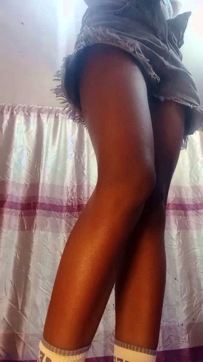Melanie33 live cam on Cam4