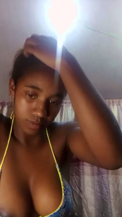Melanie33 live cam on Cam4