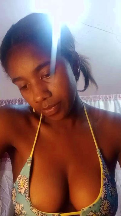 Melanie33 live cam on Cam4