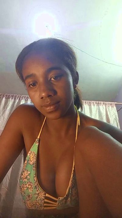 Melanie33 live cam on Cam4