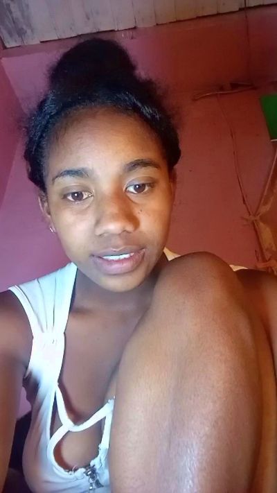 Melanie33 live cam on Cam4