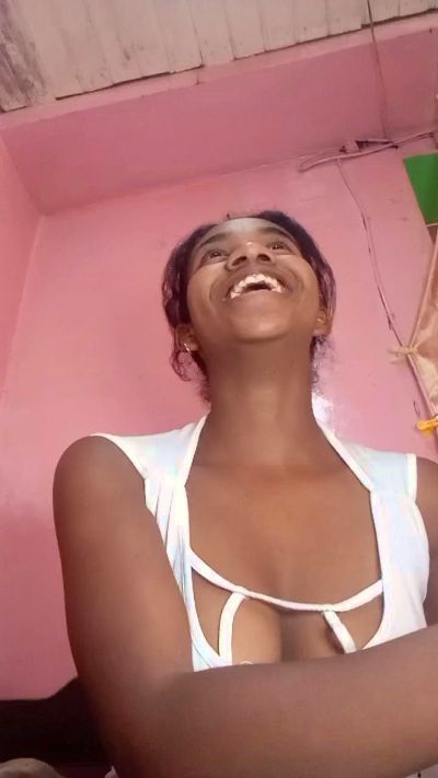 Melanie33 live cam on Cam4