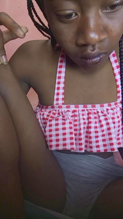 Melanie33 live cam on Cam4