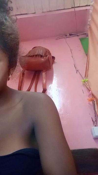Melanie33 live cam on Cam4