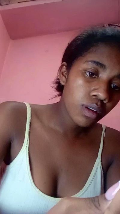 Melanie33 live cam on Cam4