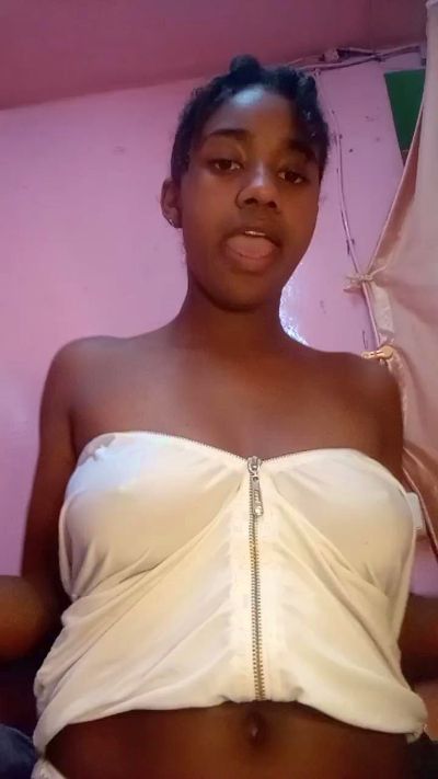 Melanie33 live cam on Cam4