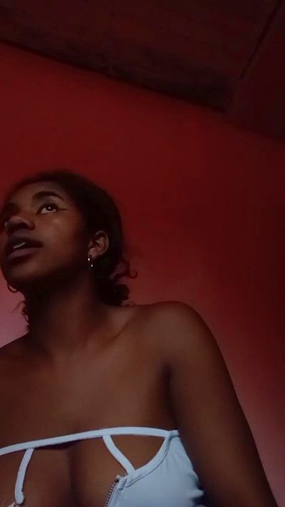 Melanie33 live cam on Cam4