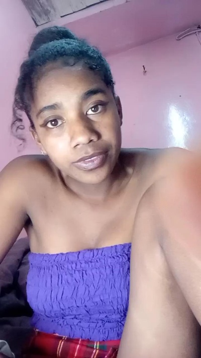 Melanie33 live cam on Cam4