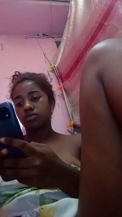Melanie33 live cam on Cam4