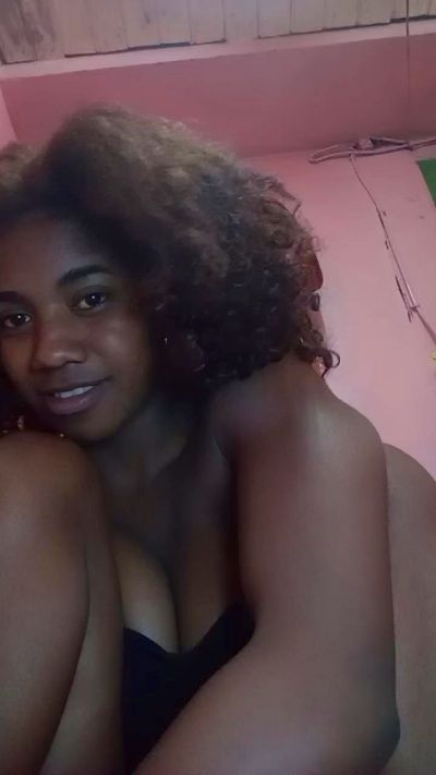 Melanie33 live cam on Cam4