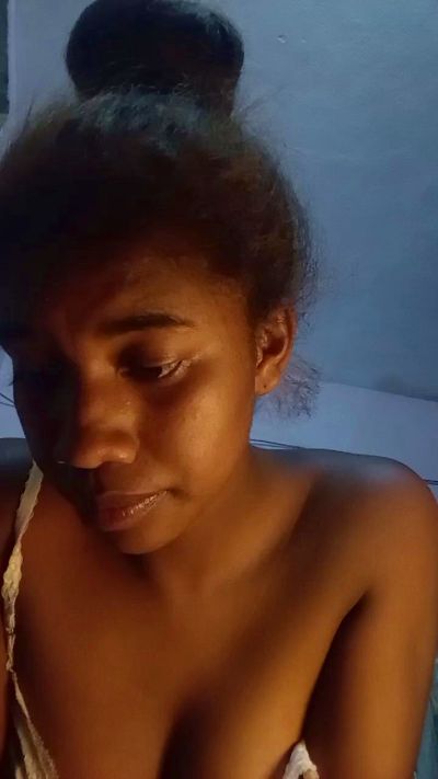 Melanie33 live cam on Cam4