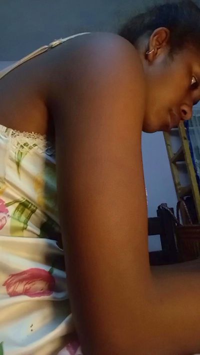 Melanie33 live cam on Cam4
