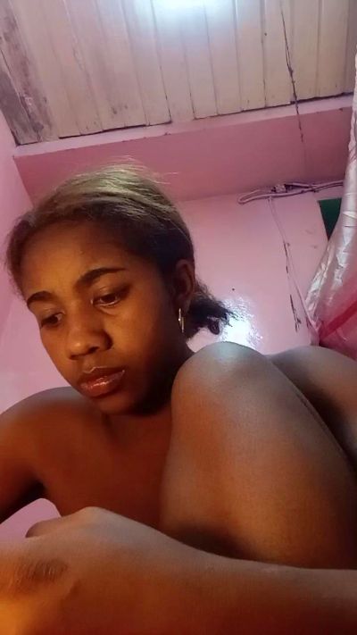 Melanie33 live cam on Cam4