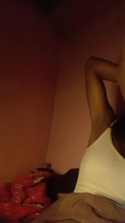 Melanie33 live cam on Cam4