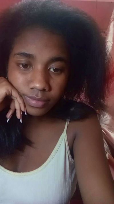 Melanie33 live cam on Cam4