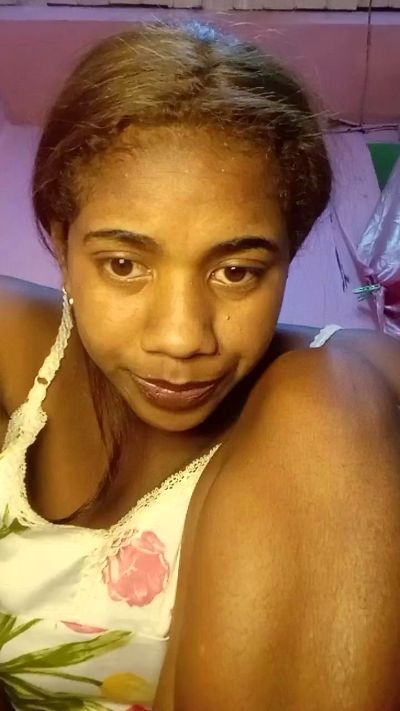 Melanie33 live cam on Cam4