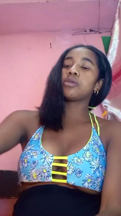 Melanie33 live cam on Cam4