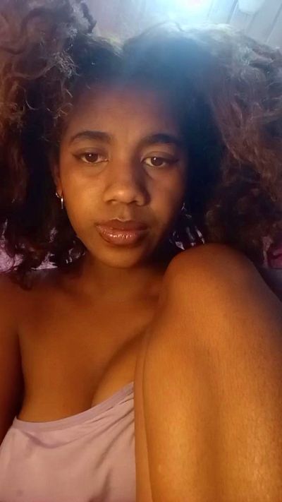 Melanie33 live cam on Cam4
